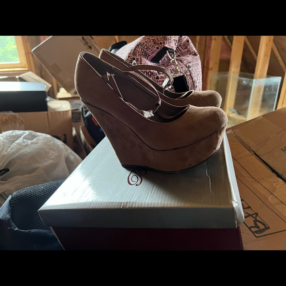 Breckelle’s size 6